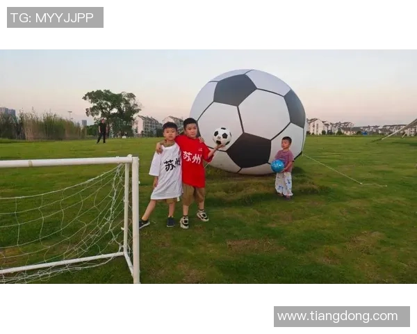 足球明星齐聚帐篷支起盛会展现球场魅力与友谊精神